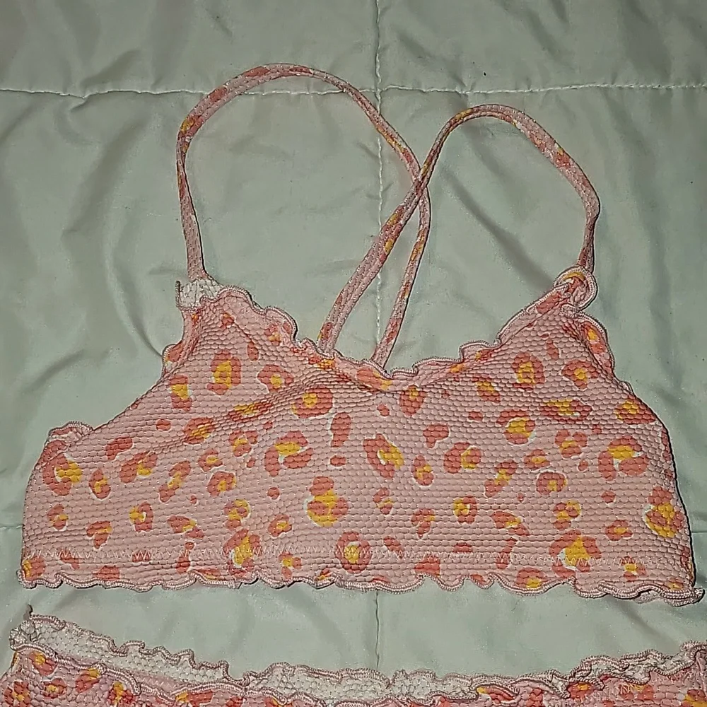 Girls youth 2 piece swimsuit. Art Class sz 8. Great condition.